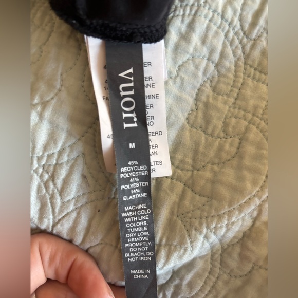 Vuori *FLAWED* Villa Cami Black Sleeveless Romper - Picture 5 of 6